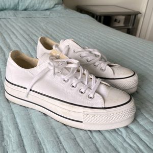 Platform low top converse size 7 women’s